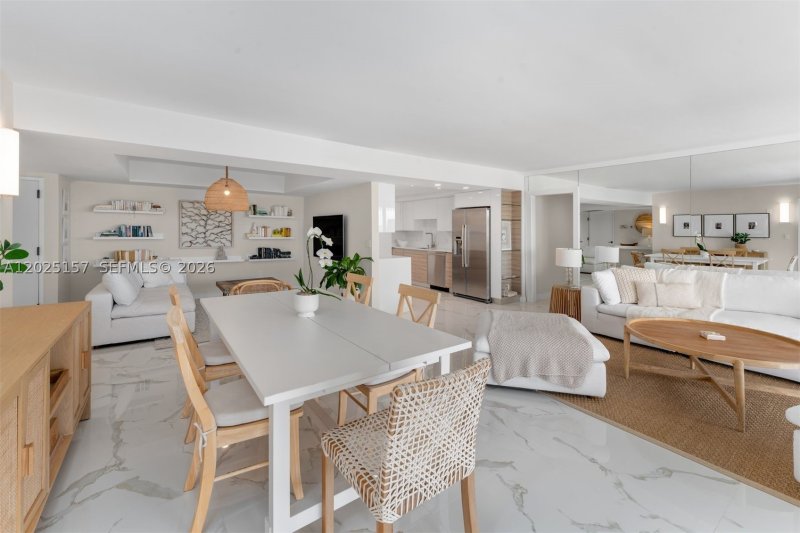 Comprar apartamento en Grove Isles Tower III C803