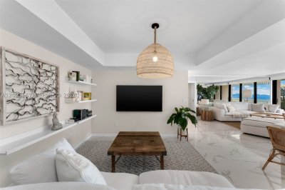 Comprar apartamento en Grove Isles Tower III C803