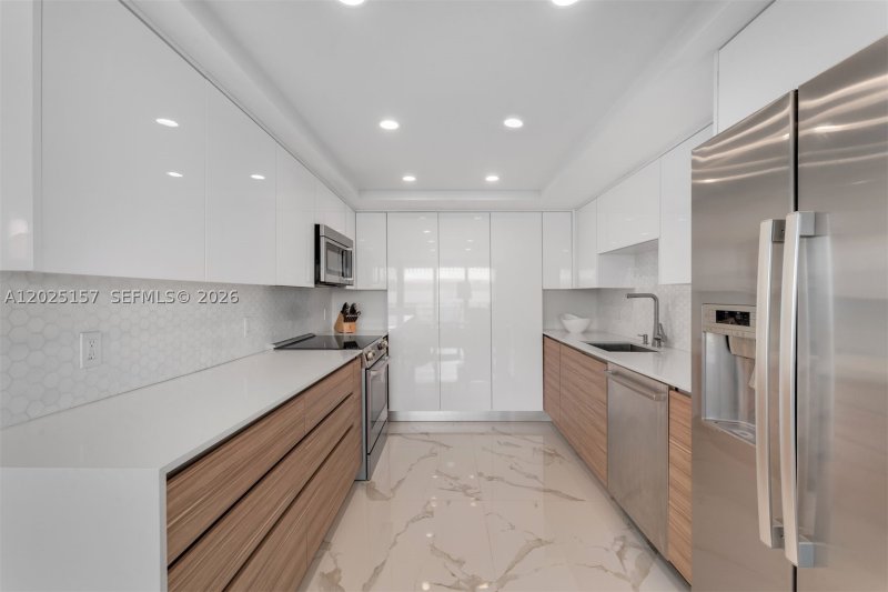 Comprar apartamento en Grove Isles Tower III C803