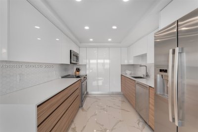 Comprar apartamento en Grove Isles Tower III C803