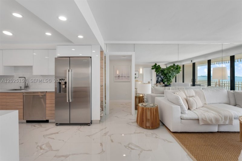 Comprar apartamento en Grove Isles Tower III C803