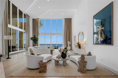 Comprar apartamento no Acqualina Resort & Spa PH5002