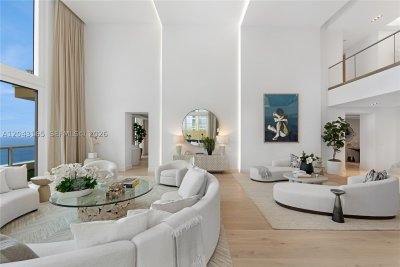 Comprar apartamento no Acqualina Resort & Spa PH5002