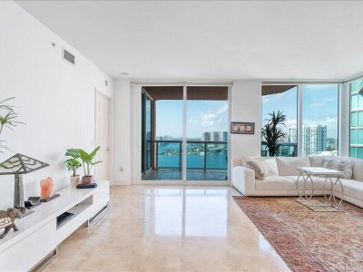 Comprar apartamento en Hidden Bay 2409