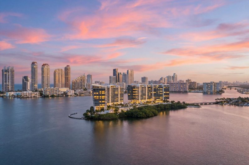 Condo for sale at Hidden Bay 2409