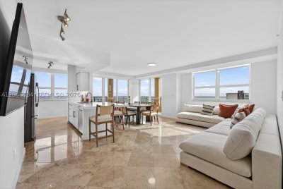 Aluguel de apartamento no 2080 Ocean Drive 1711
