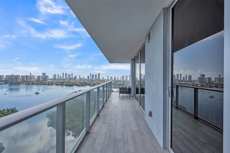 Condo for sale at The Harbour 2707
