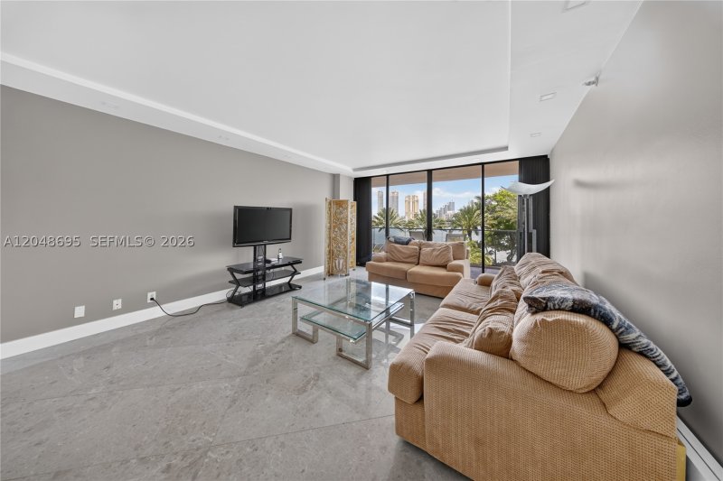 Condo for sale at Williams Island 2800 302