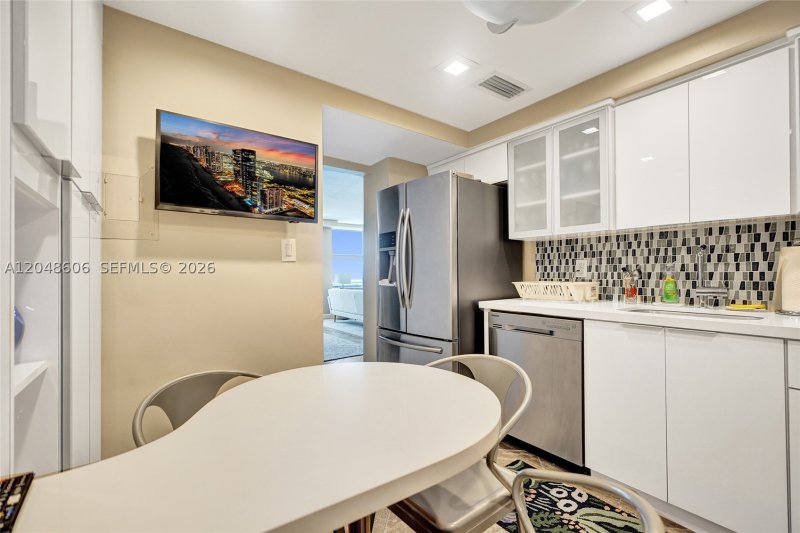 Apartment for rent at Four Winds Condo 1402