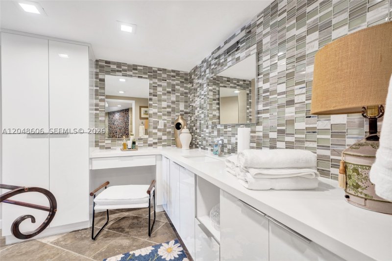 Apartment for rent at Four Winds Condo 1402