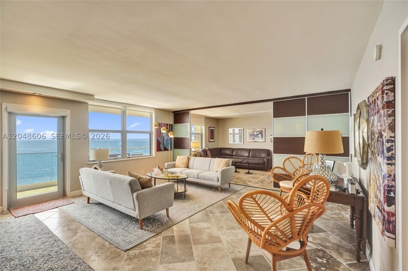 Apartment for rent at Four Winds Condo 1402