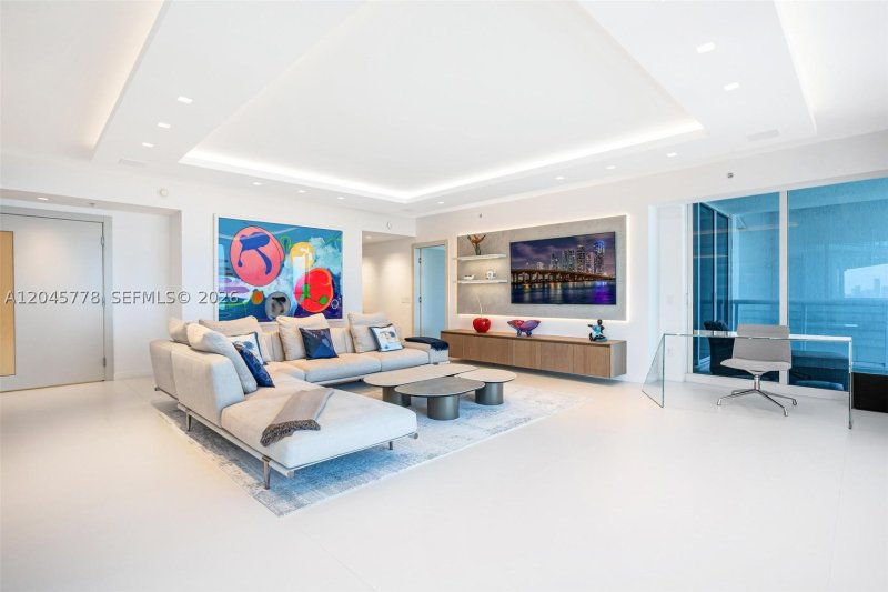 Condo for sale at Mosaic Miami Beach 1503