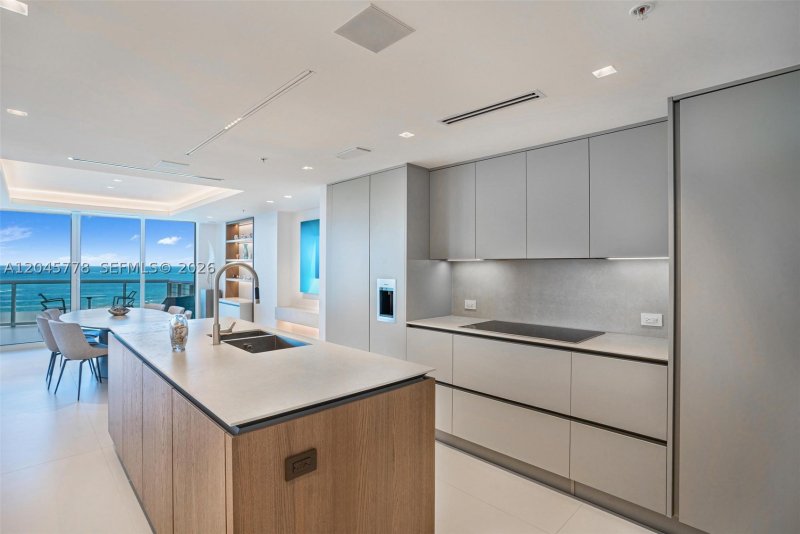 Condo for sale at Mosaic Miami Beach 1503