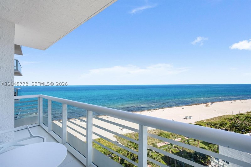 Condo for sale at Mosaic Miami Beach 1503