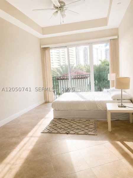 Comprar apartamento no Turnberry Village 405