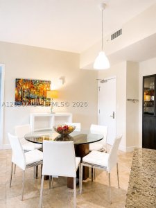 Comprar apartamento no Turnberry Village 405