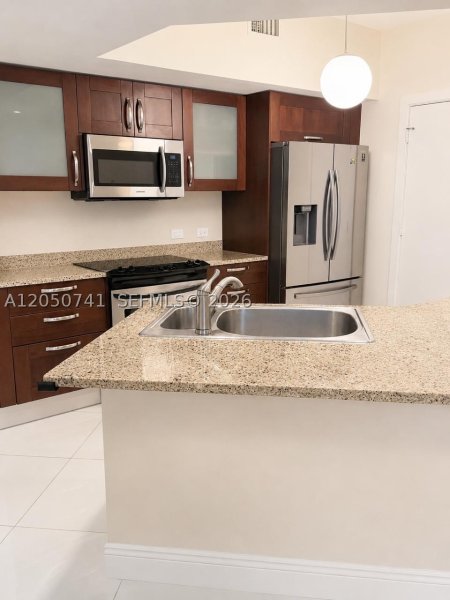 Comprar apartamento no Turnberry Village 405