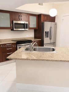 Comprar apartamento no Turnberry Village 405