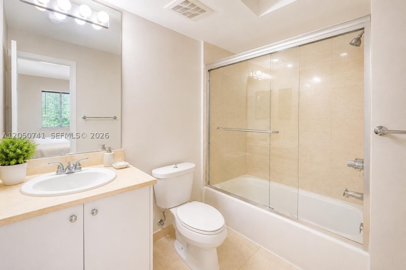 Comprar apartamento no Turnberry Village 405