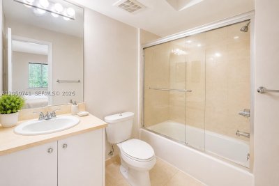 Comprar apartamento no Turnberry Village 405