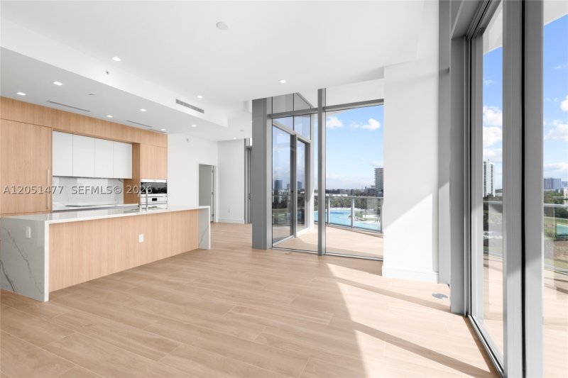 Condo for sale at One Park Tower by Turnberry 611