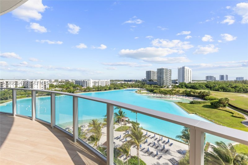Condo for sale at One Park Tower by Turnberry 611