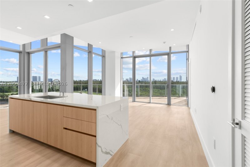 Condo for sale at One Park Tower by Turnberry 611