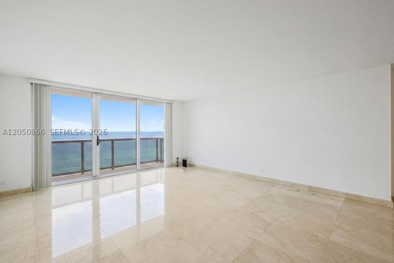 Condo for sale at Maison Grande 517