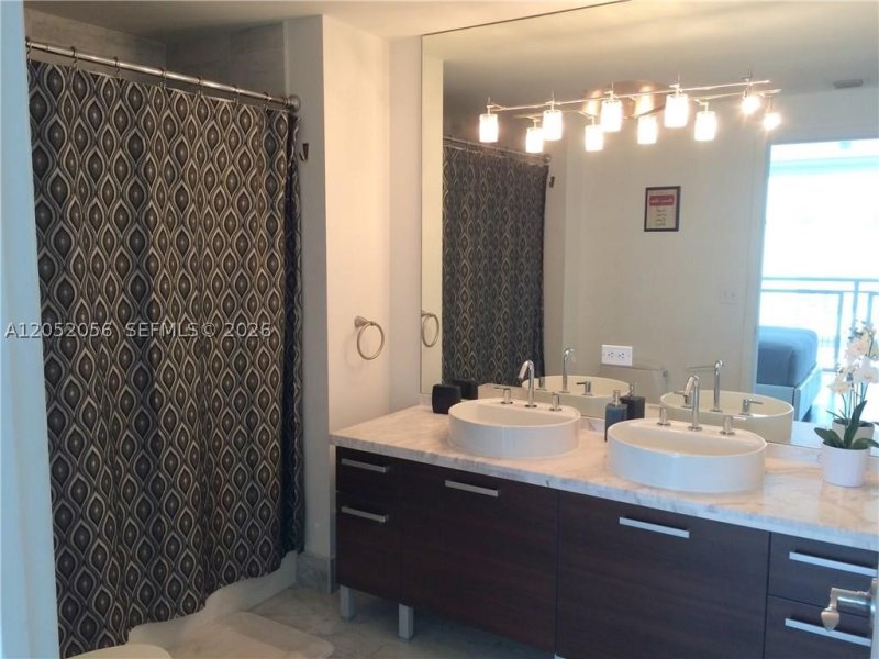 Apartment for rent at Vizcayne Everglades On The Bay 442