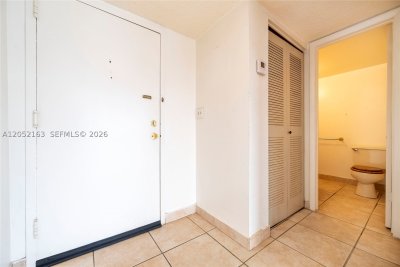 Comprar apartamento en Marbella Tower 711