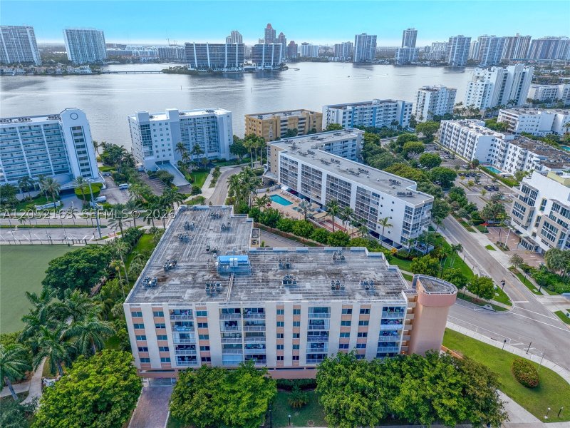 Condo for sale at Marbella Tower 711