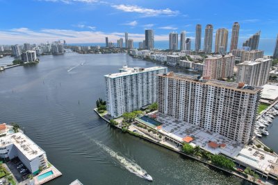 Comprar apartamento no Winston Towers 1401