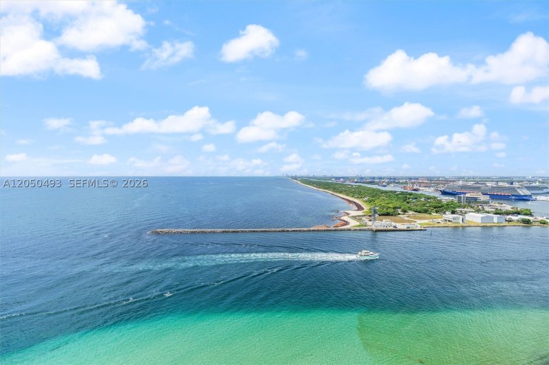 Condo for sale at Point of Americas 2804