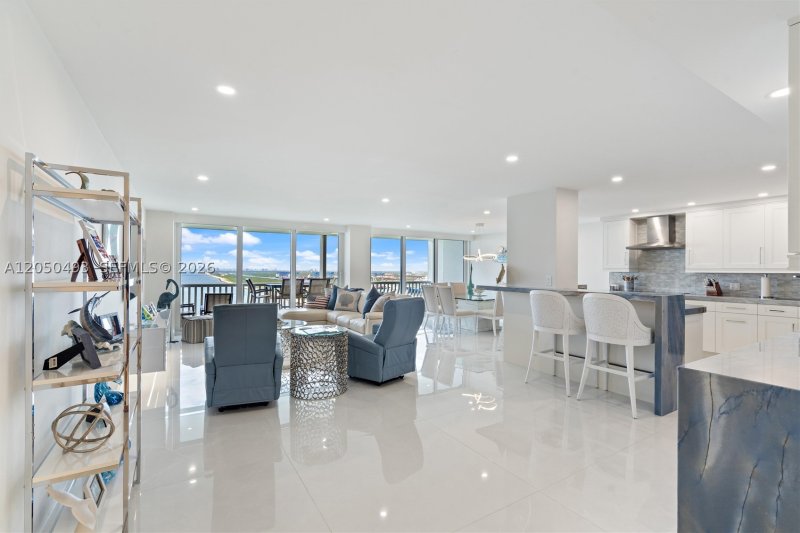 Condo for sale at Point of Americas 2804