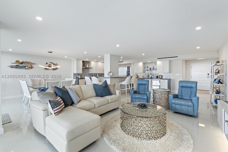 Condo for sale at Point of Americas 2804