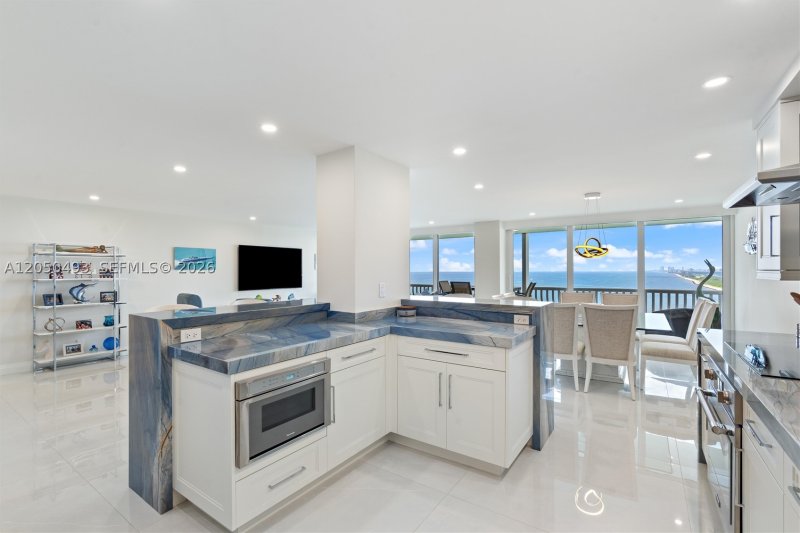 Condo for sale at Point of Americas 2804