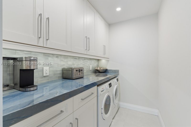 Condo for sale at Point of Americas 2804