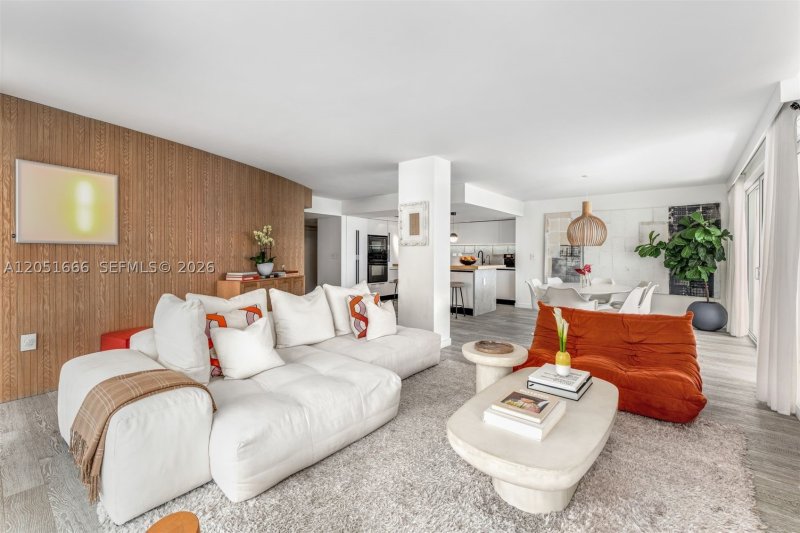Condo for sale at Commodore Club South 801