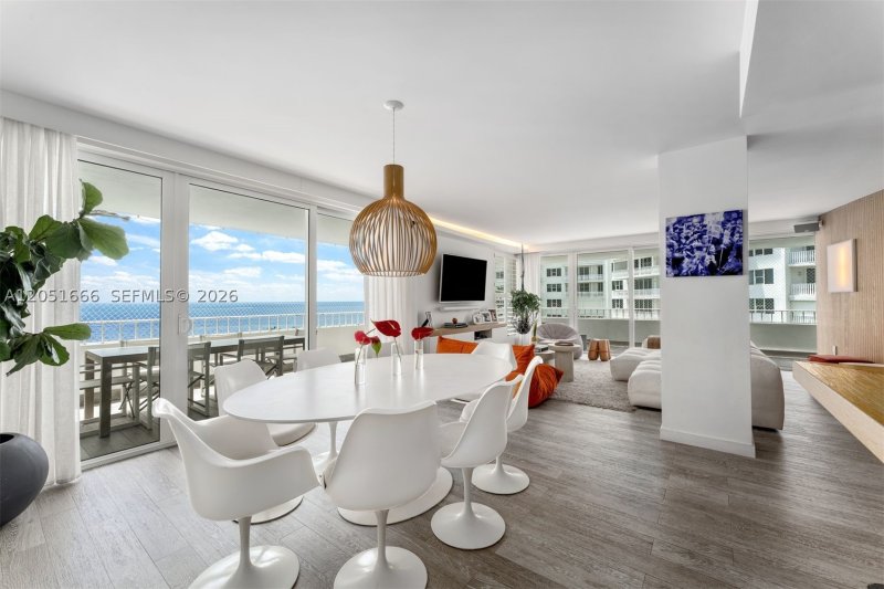 Condo for sale at Commodore Club South 801