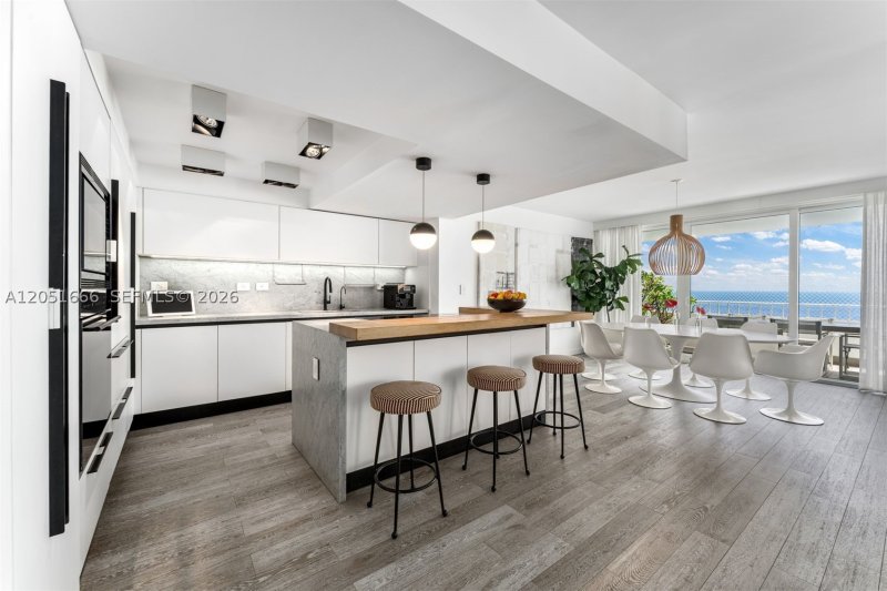 Condo for sale at Commodore Club South 801