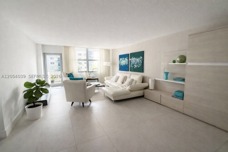 Apartment for rent at Four Winds Condo 505