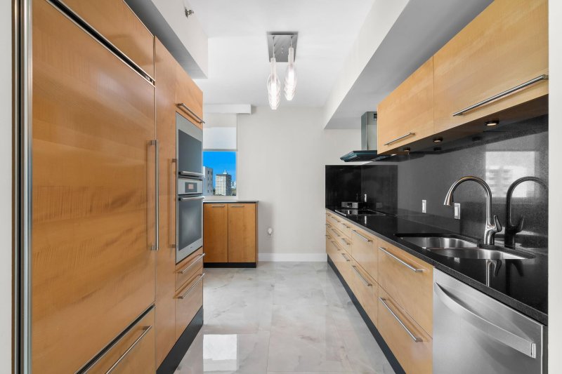 Condo for sale at Las Olas Beach Club 907