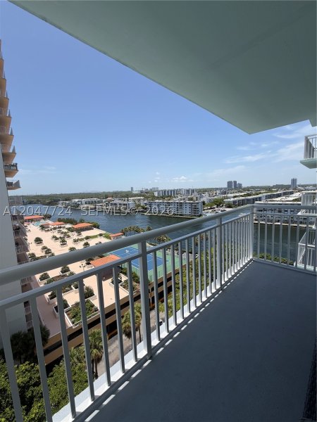 Comprar apartamento en Winston Towers 1208