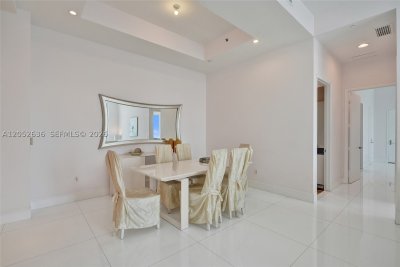 Aluguel de apartamento no Trump Tower One 4305