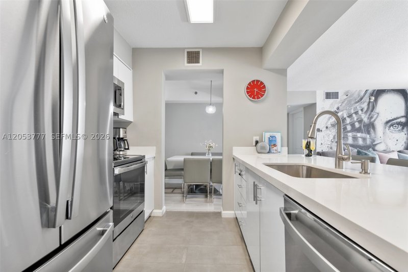 Comprar apartamento no The Club At Brickell Bay 2423