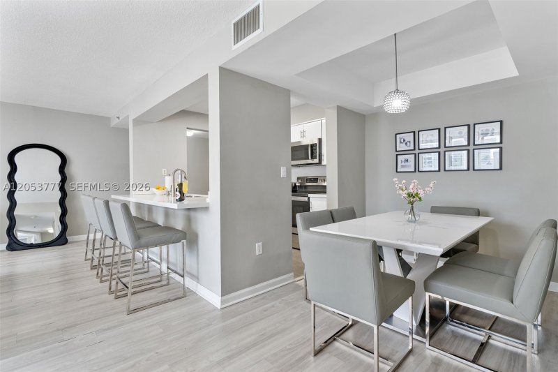 Comprar apartamento no The Club At Brickell Bay 2423
