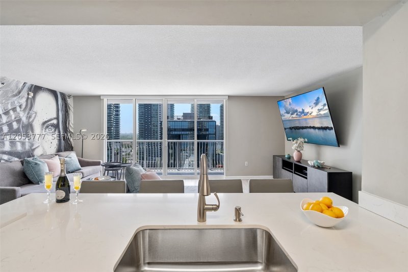Comprar apartamento no The Club At Brickell Bay 2423