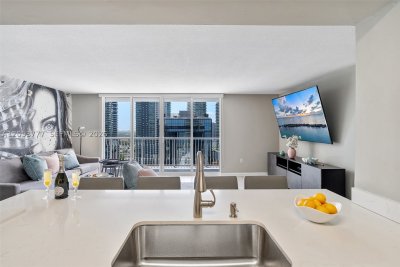 Comprar apartamento no The Club At Brickell Bay 2423