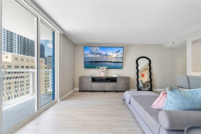 Comprar apartamento no The Club At Brickell Bay 2423