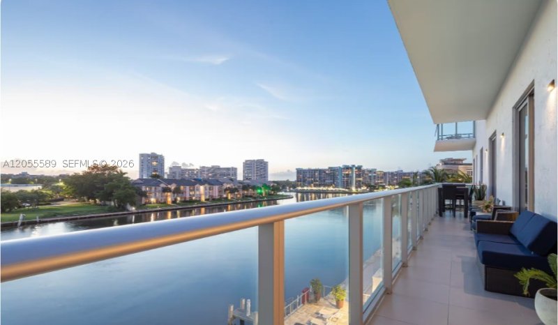 Apartment for rent at Hyde Beach House R304